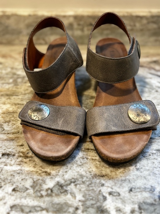 Taos Footwear Shoes - Taos Carousel 3 Women’s Metallic Gray Size 40 (9, 9.5) EUC